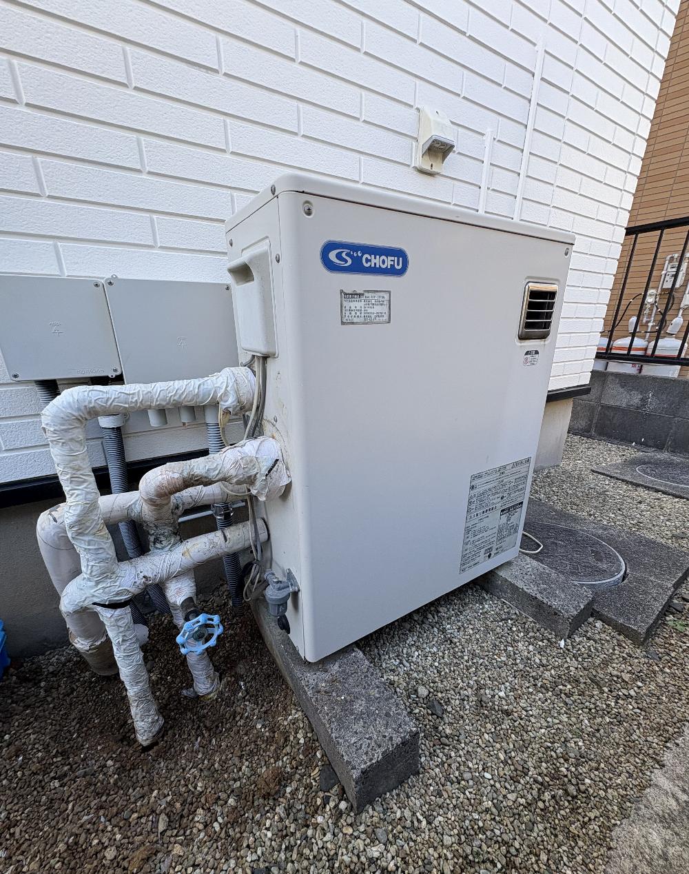 【塩釜市】玄関に近い場所へオイルタンクを移設し、もっと便利に