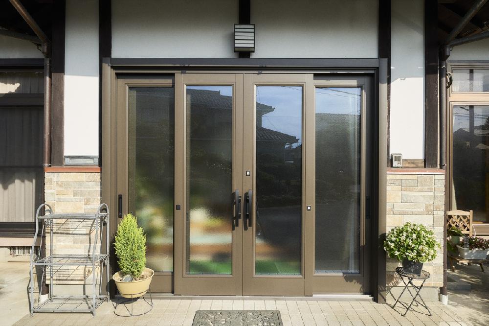 【角田市】プライバシーを守りながらお日様の光が通る玄関