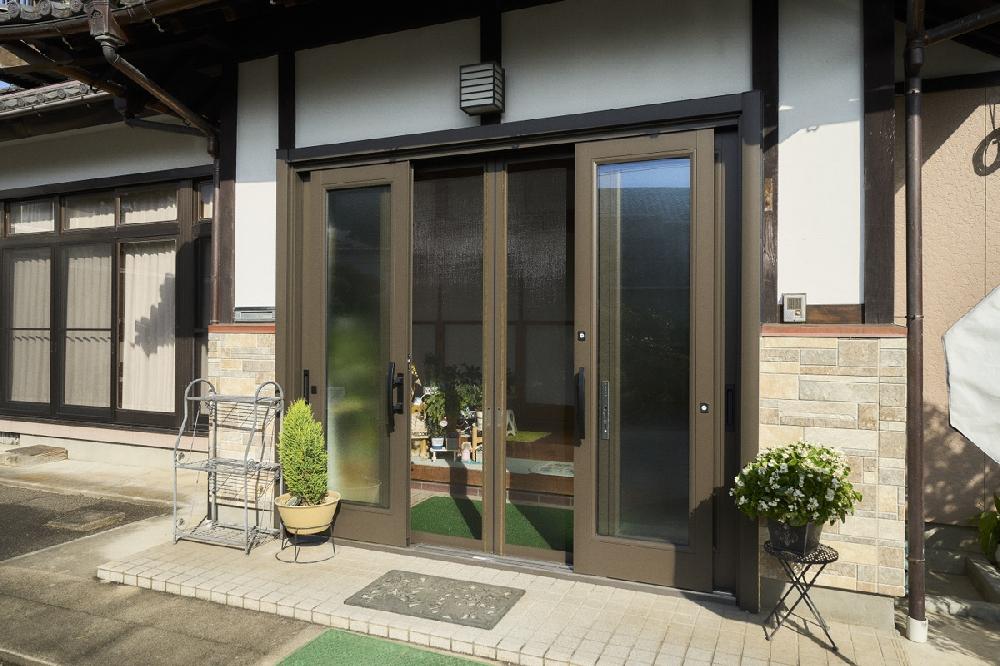 【角田市】プライバシーを守りながらお日様の光が通る玄関