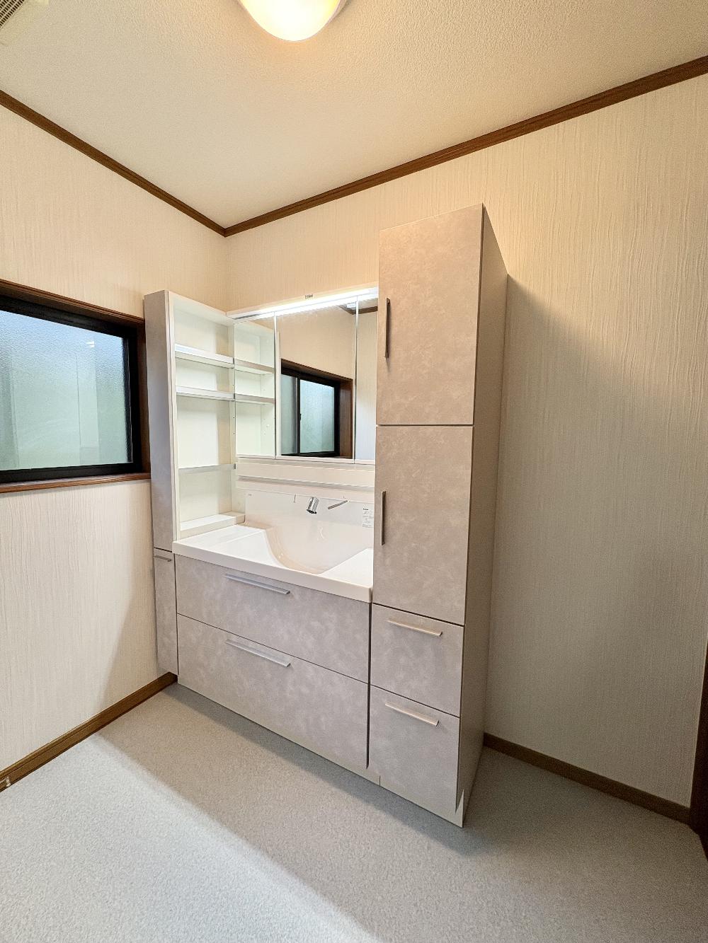 【七ヶ浜町】爽やかさと高級感を兼ね備えた洗面所