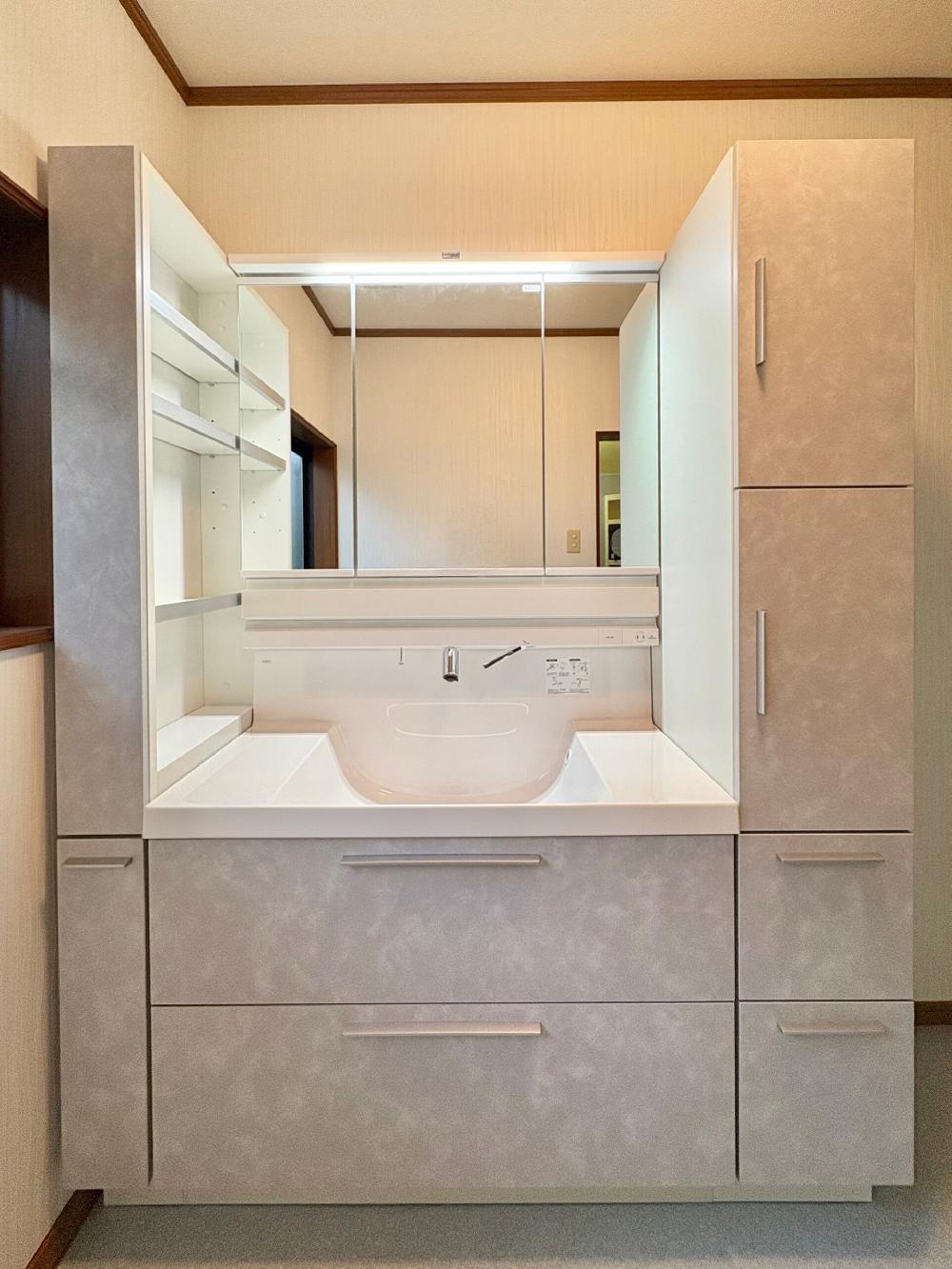 【七ヶ浜町】爽やかさと高級感を兼ね備えた洗面所