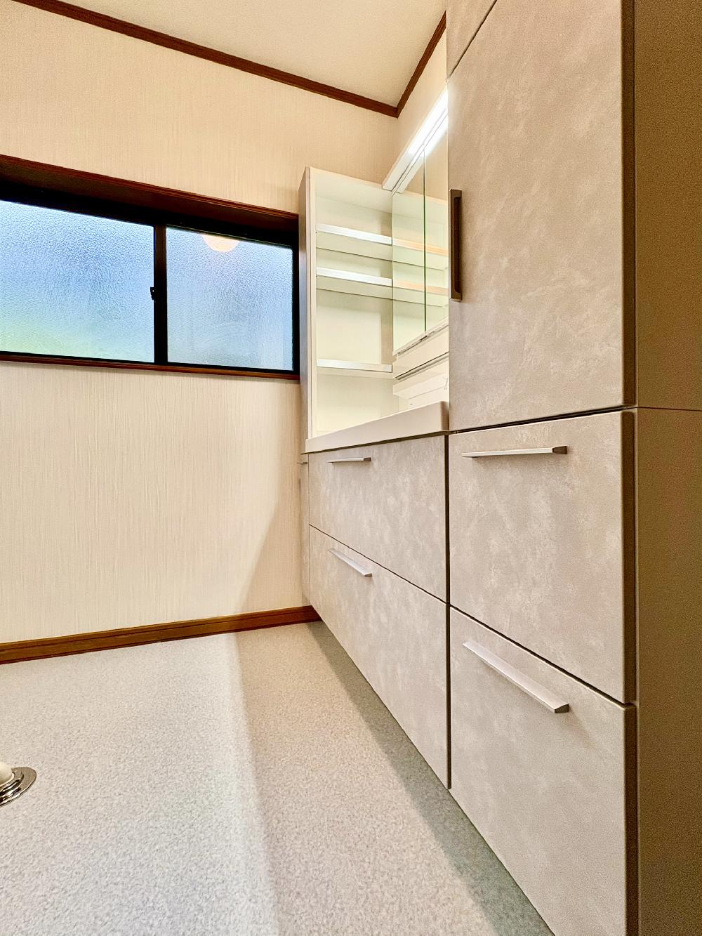 【七ヶ浜町】爽やかさと高級感を兼ね備えた洗面所