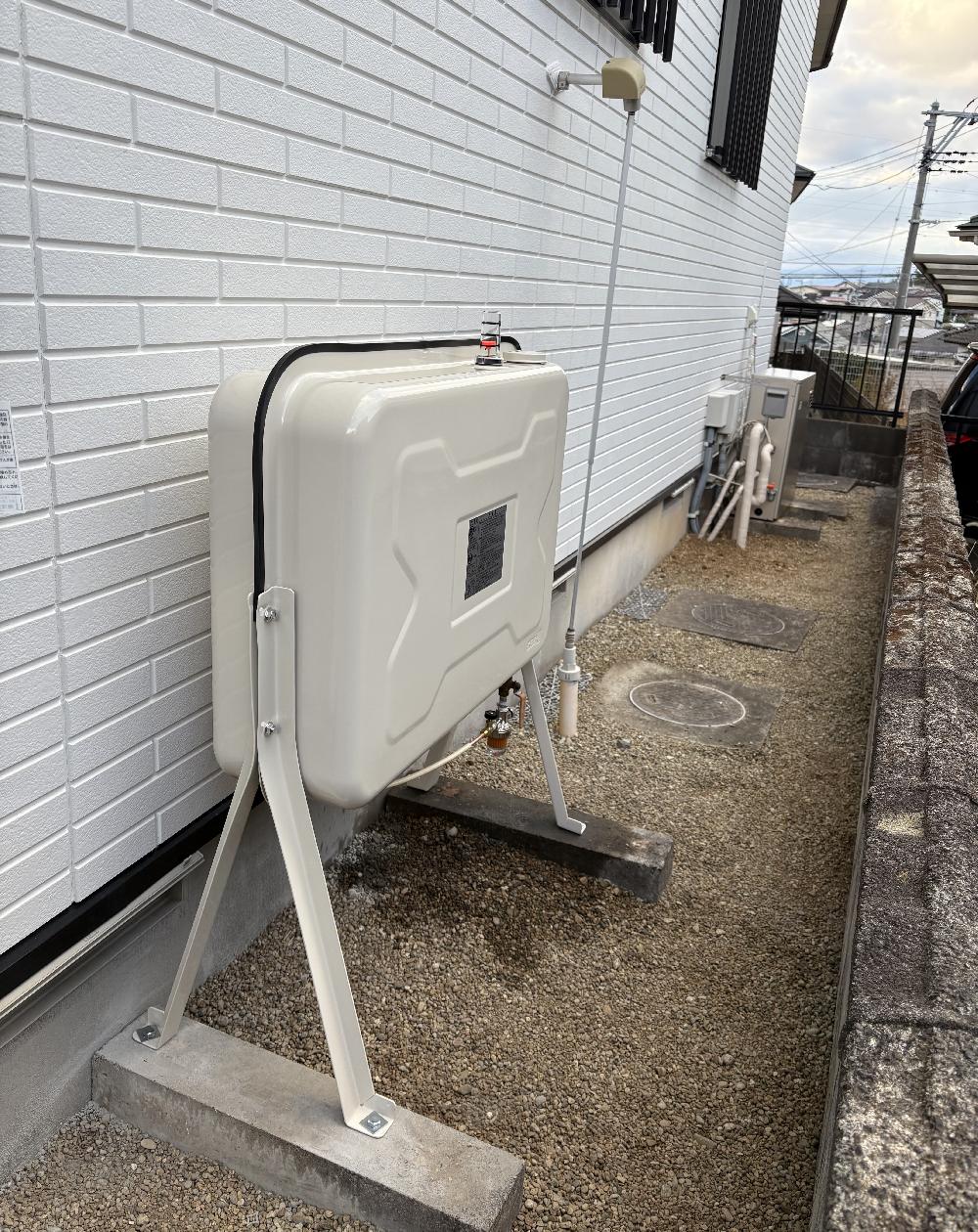 【塩釜市】玄関に近い場所へオイルタンクを移設し、もっと便利に