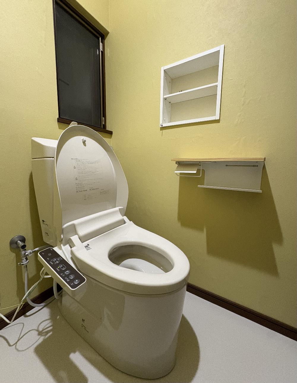 トイレの棚を撤去して、掃除楽な空間へ